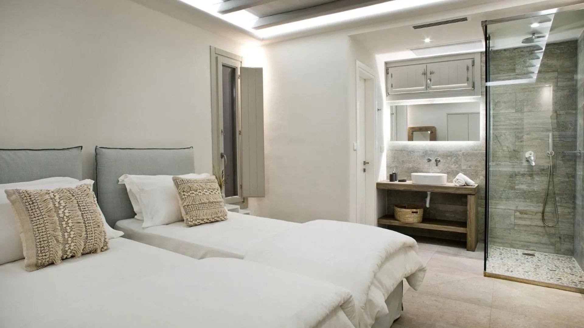 Lkm 5 Bed Villa White Satin Agia Sofia Mykonos